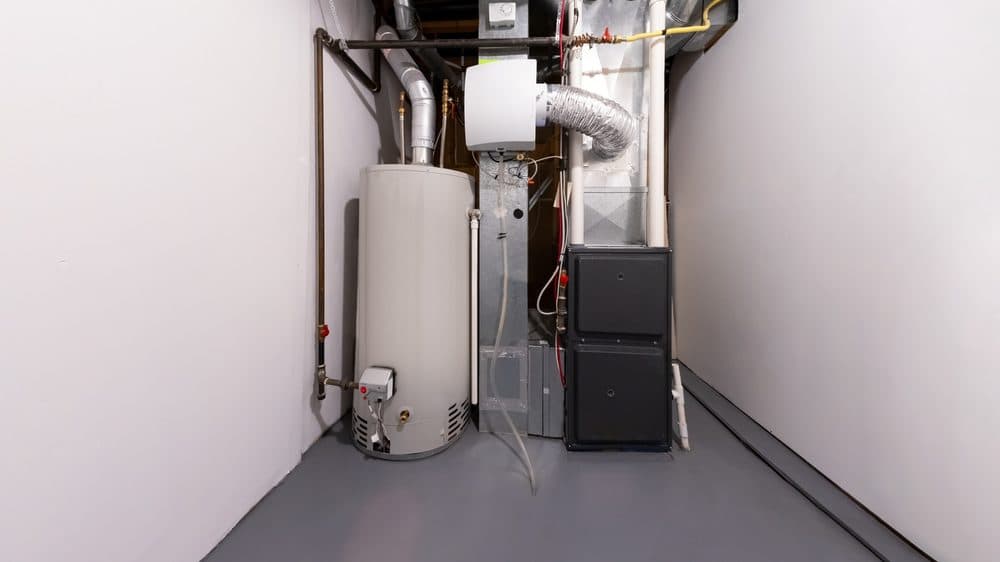 A utility room with a water heater inside of it