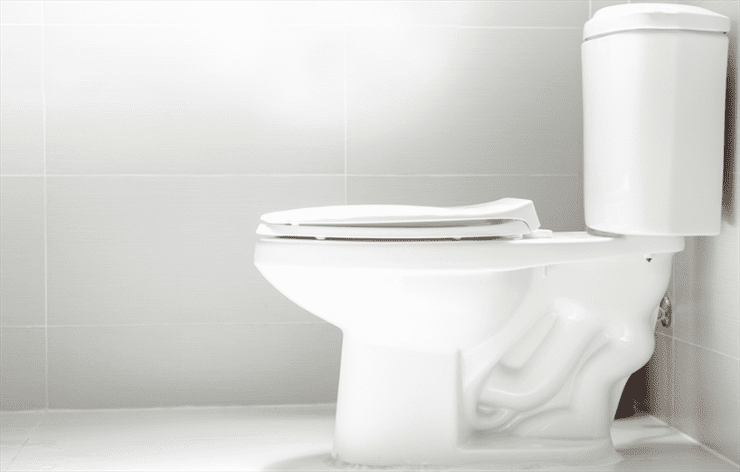 How to Get Rid Of Old Toilets and Sinks During a Renovation